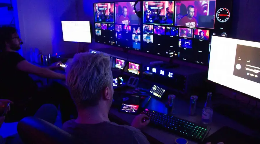 Två studiomän i en studio på Inferno Online